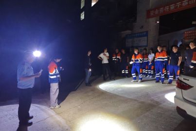 蜀能矿产三号矿山开展夜间应急疏散演练暨自救器实操培训活动