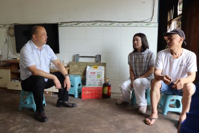蜀能矿产深入走访慰问受灾员工家庭